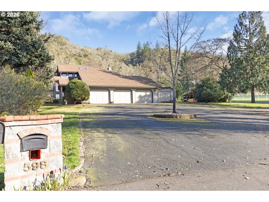 598 Winter Creek Ln, Roseburg, OR 97471 - Image #2
