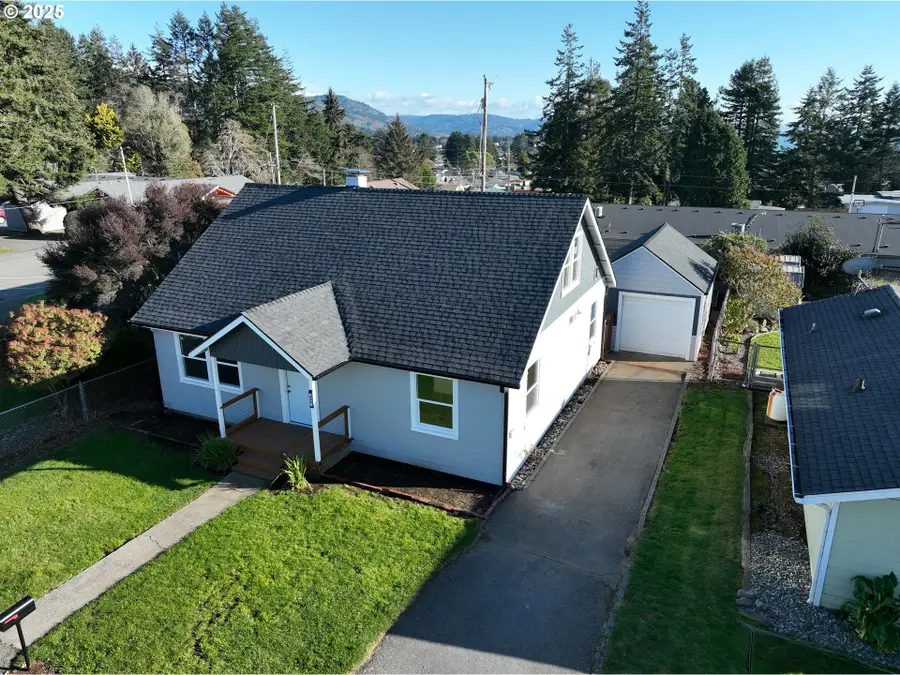 433 Pine St, Brookings, OR 97415 - Image #3