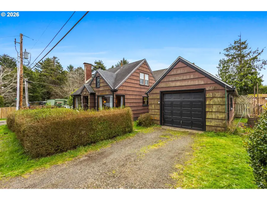 1822 SE 2nd St, Lincoln City, OR 97367 - #3