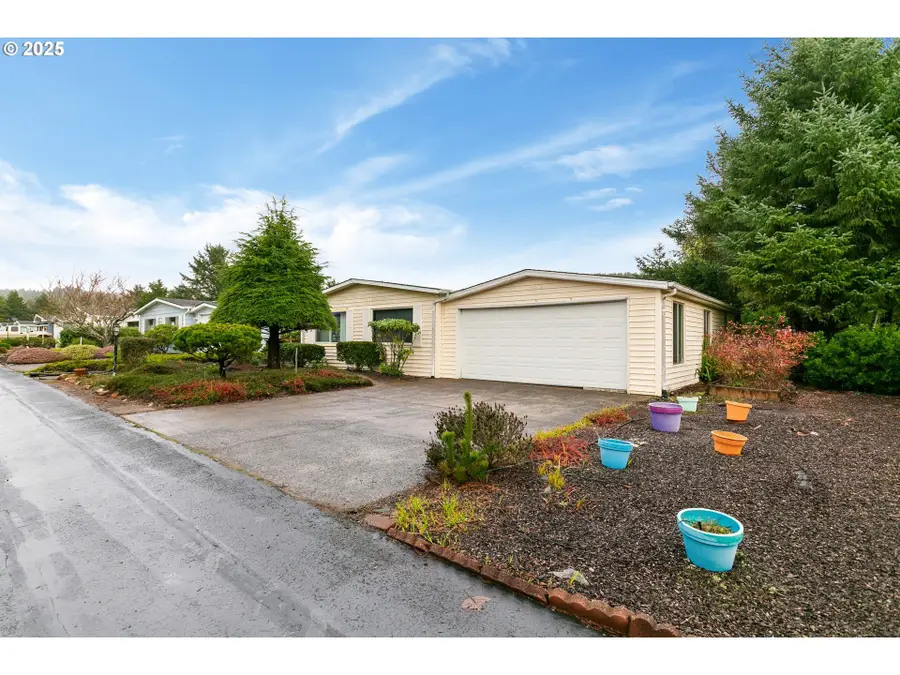 3318 NE Coos St, Newport, OR 97365 - Image #2