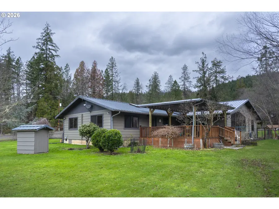215 Kennaday Ln, Glide, OR 97447 - Image #2