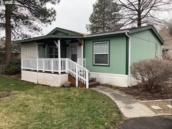 1809 26th St #14, LaGrande, OR 97850