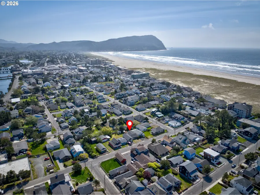 335 9th Ave, Seaside, OR 97138 - #3