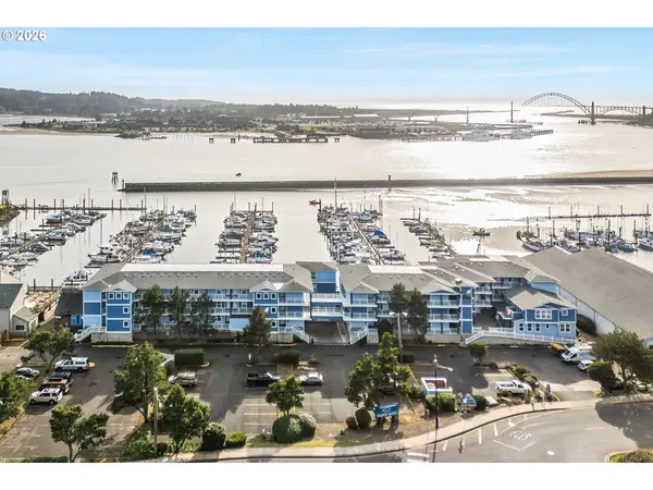 890 SE Bay Blvd #104, Newport, OR 97365