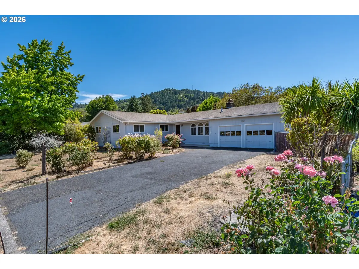 3085 W Shasta Ave, Roseburg, OR 97471 - #1