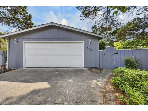 4895 Seapine Dr, Florence, OR 97439