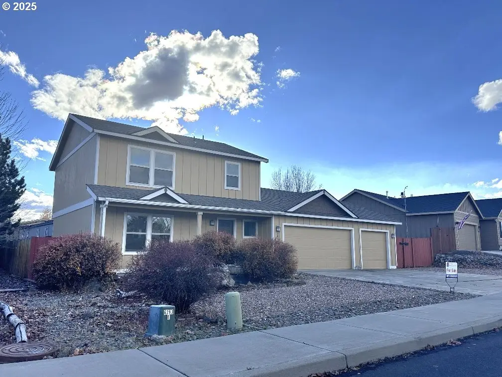 2428 SW Kalama Ave, Redmond, OR 97756 - Image #1