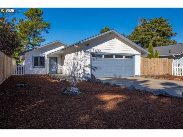 1677 25th St, Florence, OR 97439