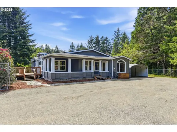 67752 Beaver Loop Rd, NorthBend, OR 97459