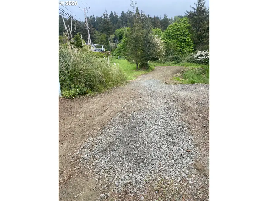 67482 E Bay Rd, Glasgow, OR 97459 - Image #3