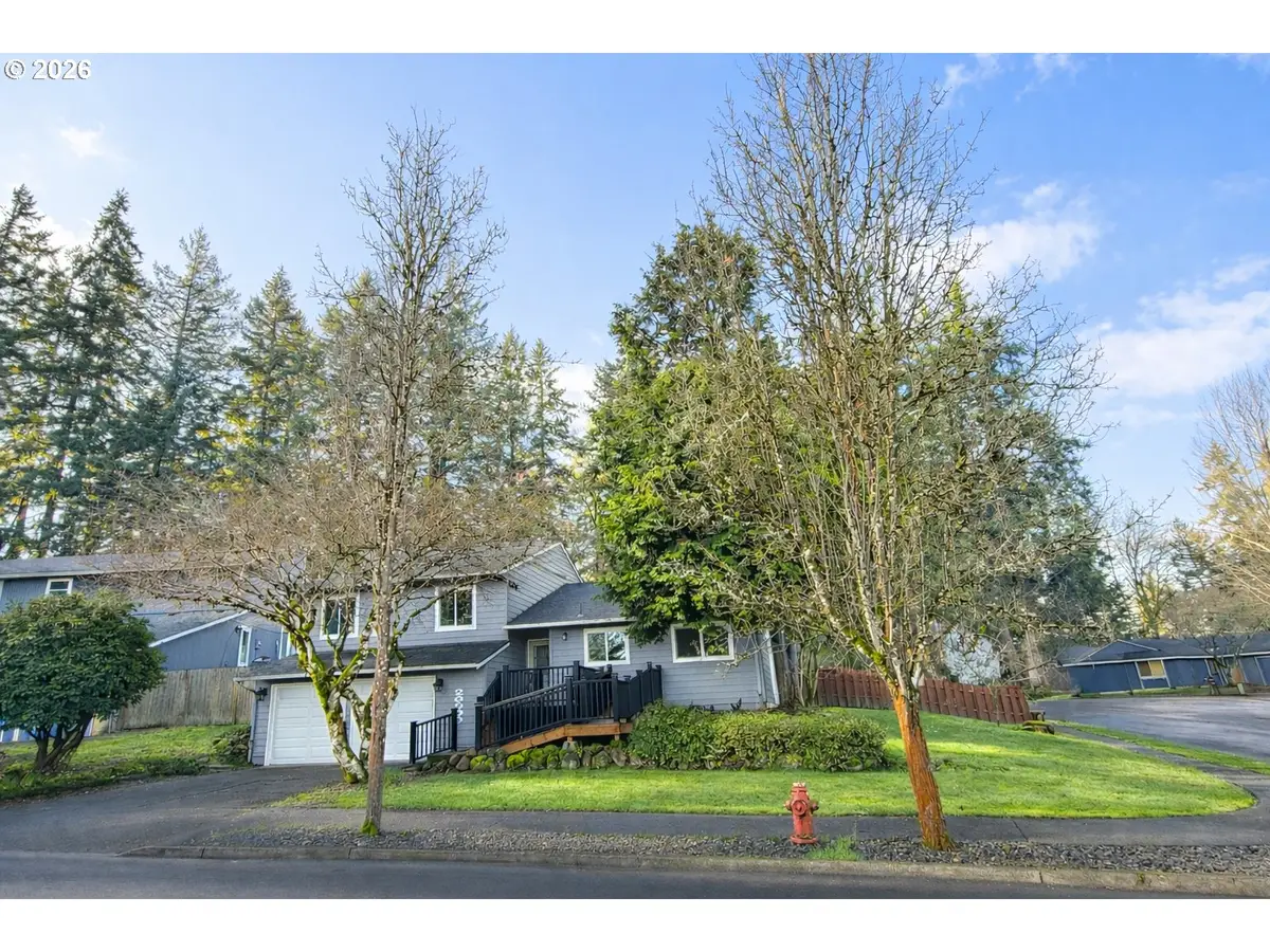 20900 SW Winema Dr, Tualatin, OR 97062 - Image #1
