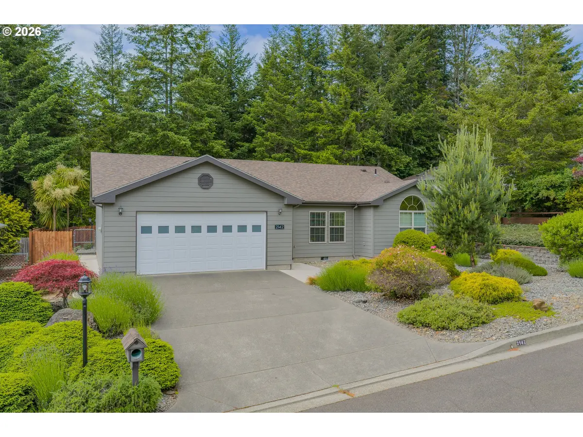 2142 Lynne Dr, North Bend, OR 97459 - #1