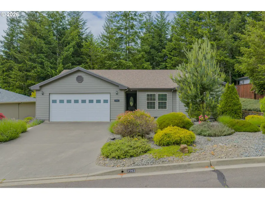 2142 Lynne Dr, North Bend, OR 97459 - #2