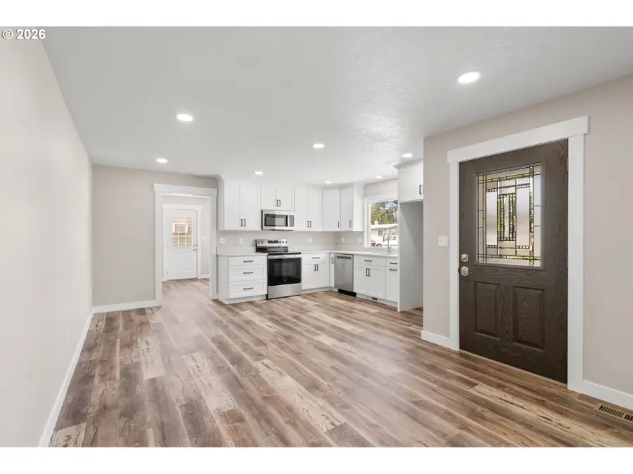 747 W Juniper Ave, Hermiston, OR 97838 - #3