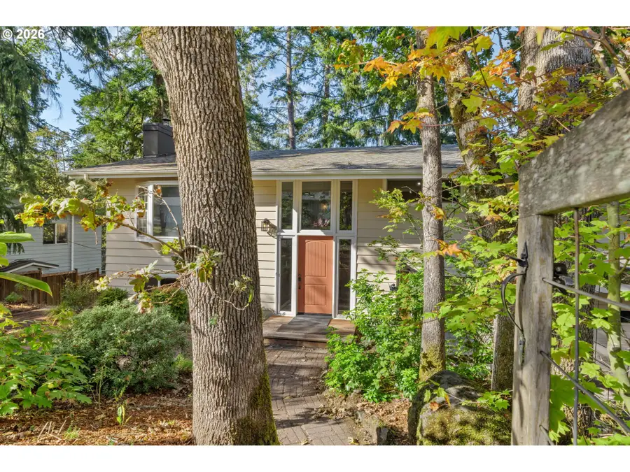 105 W 35th Pl, Eugene, OR 97405 - #2