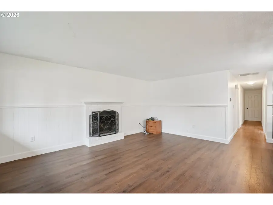 1324 Farrvista Dr, West Linn, OR 97068 - #3