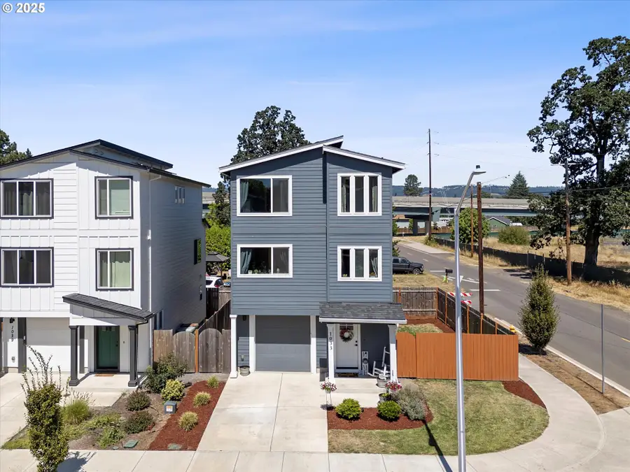 1033 E Ginger Root Ct, Newberg, OR 97132 - Image #2