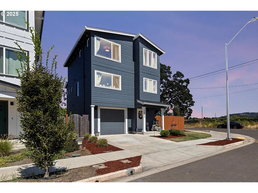 1033 E Ginger Root Ct, Newberg, OR 97132 - Image #3