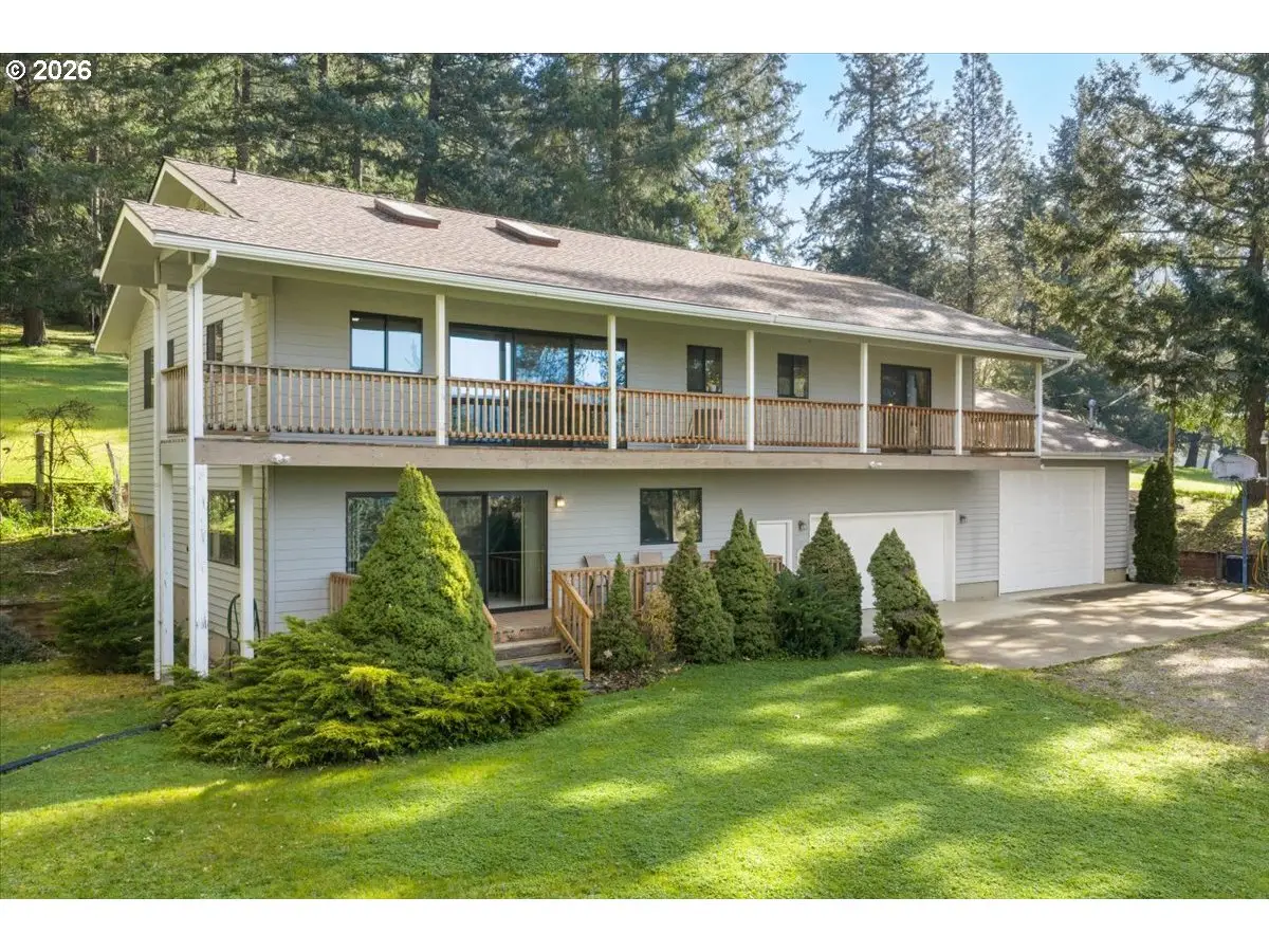 924 Lou Gray Dr, Myrtle Creek Riddle, OR 97457 - #1