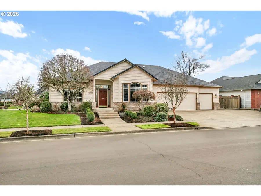 2545 Walnut Ridge Dr, Springfield, OR 97477 - Image #2