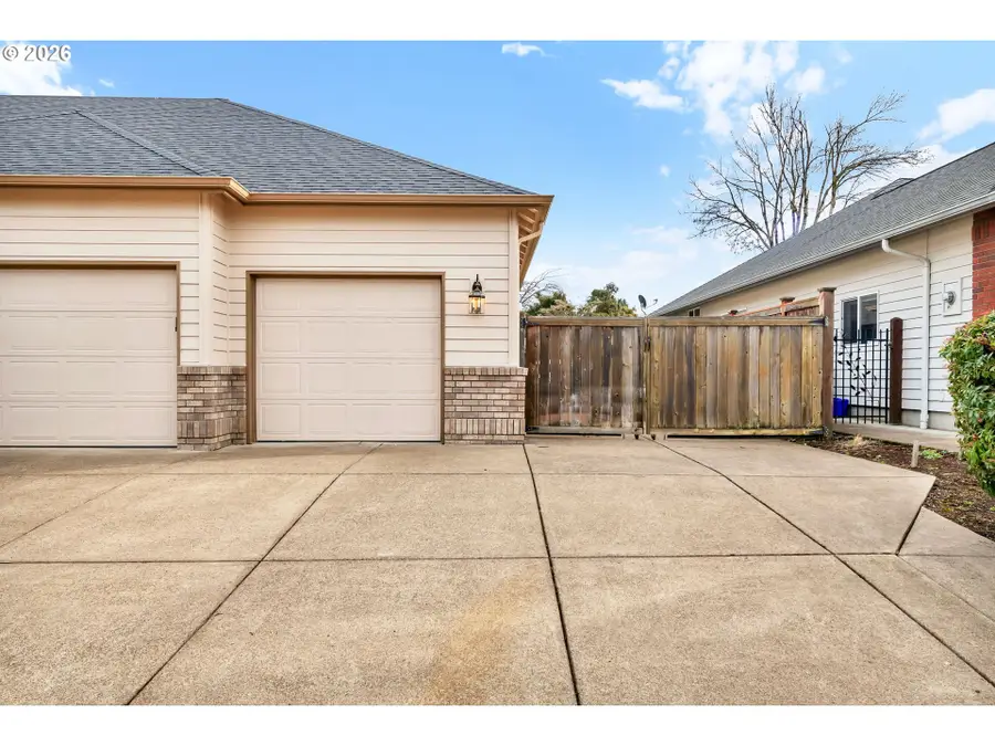 2545 Walnut Ridge Dr, Springfield, OR 97477 - Image #3