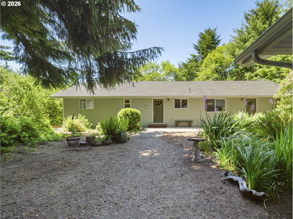 657 S Schooner Creek Rd, Lincoln City, OR 97367 - #1