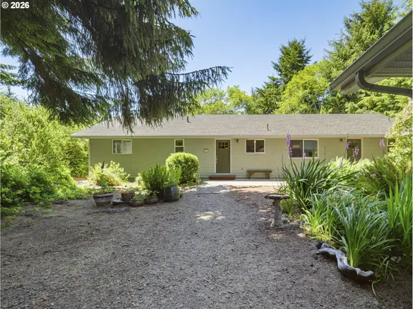 657 S Schooner Creek Rd, LincolnCity, OR 97367