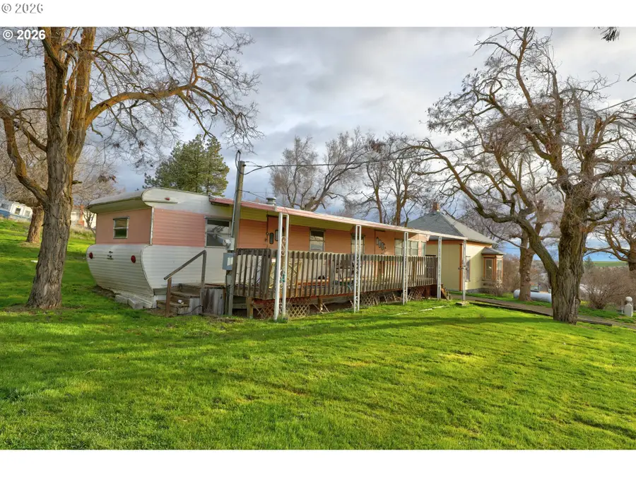 400 Lincoln St, Moro, OR 97039 - #2