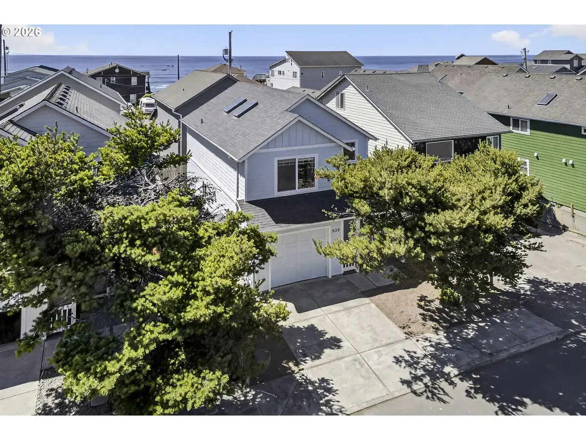 929 NW Spring St, Newport, OR 97365 - Image #1