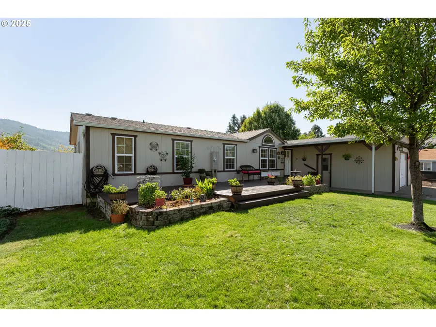 184 SE Cordelia Dr, Myrtle Creek, OR 97457 - Image #2