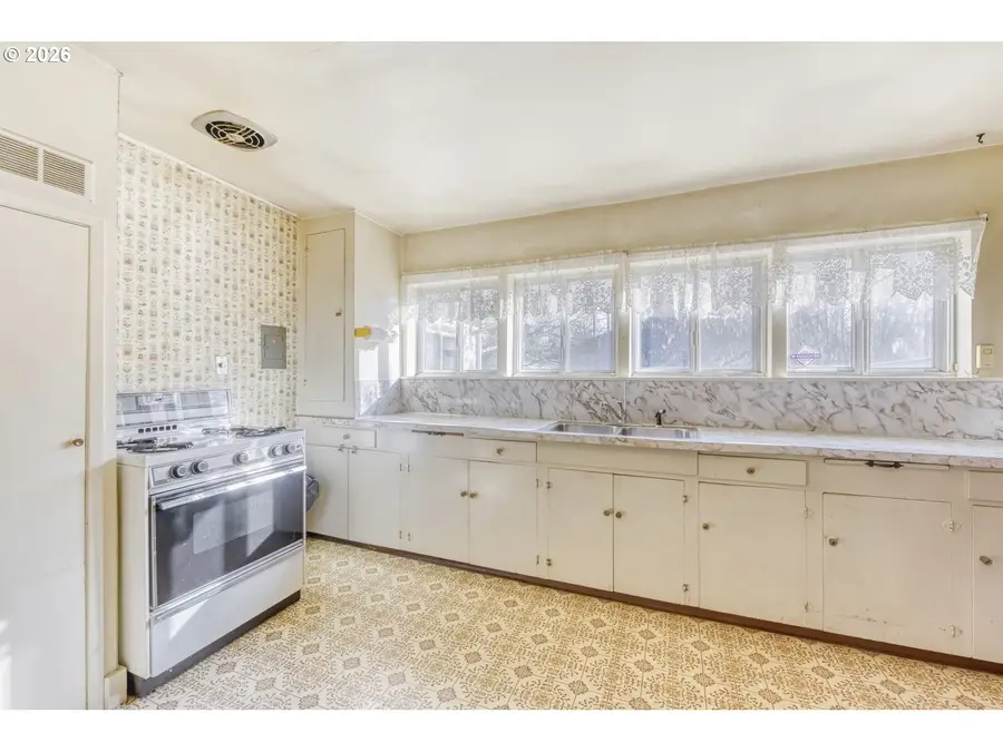 3006 N Willis Blvd, Portland, OR 97217 - #2