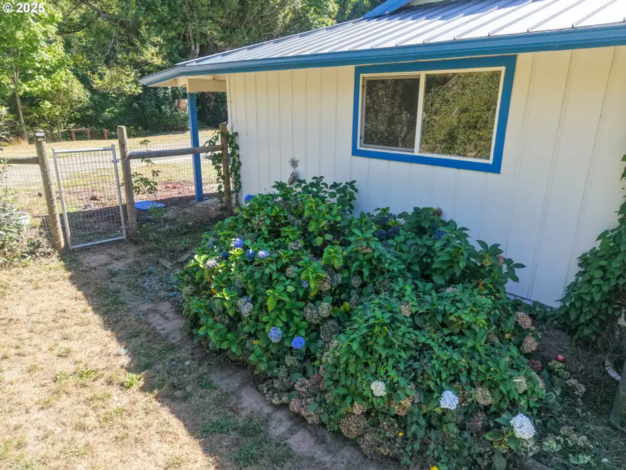 60031 Fairview Rd, Coquille, OR 97423 - Image #3