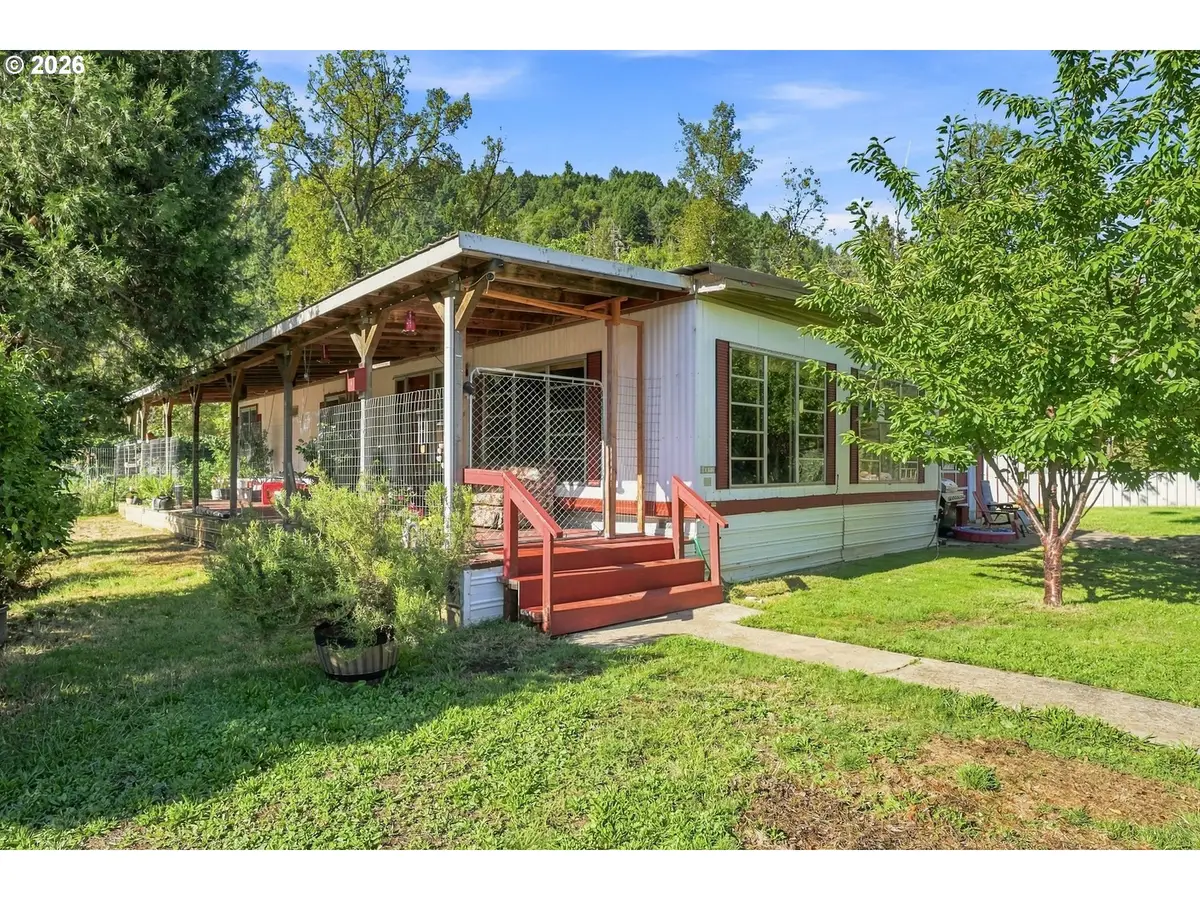 754 S Main St, Canyonville, OR 97417 - #1