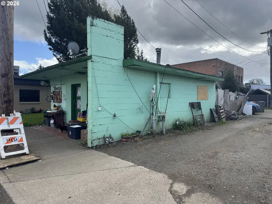 107 5th St, Amity, OR 97101 - #3