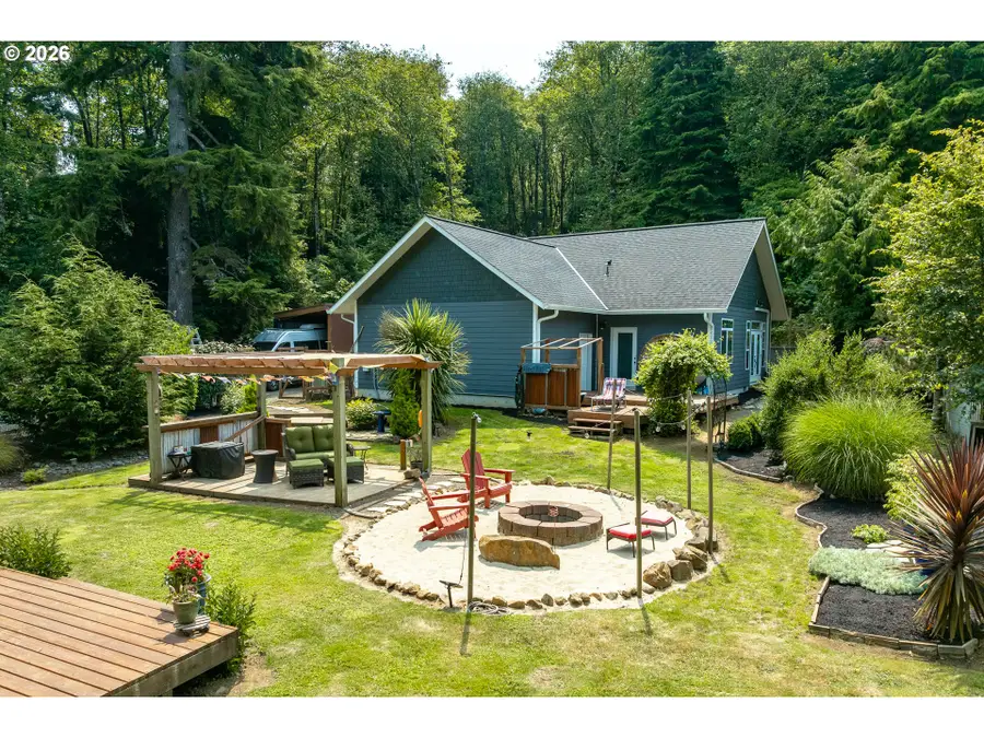5230 4th St, Tillamook, OR 97141 - #2