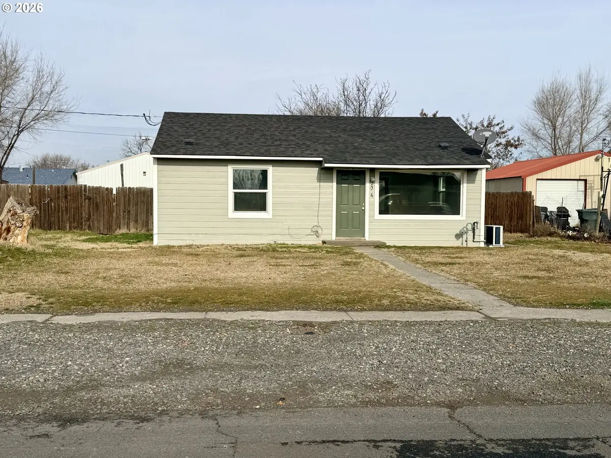 206 Walla Walla St, Umatilla, OR 97882 - #1