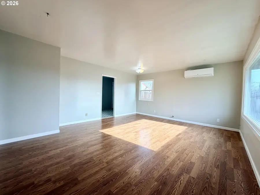 206 Walla Walla St, Umatilla, OR 97882 - #2