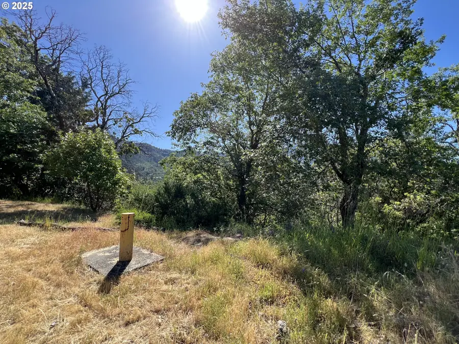 1636 Panoramic Loop, Grants Pass, OR 97527 - Image #3