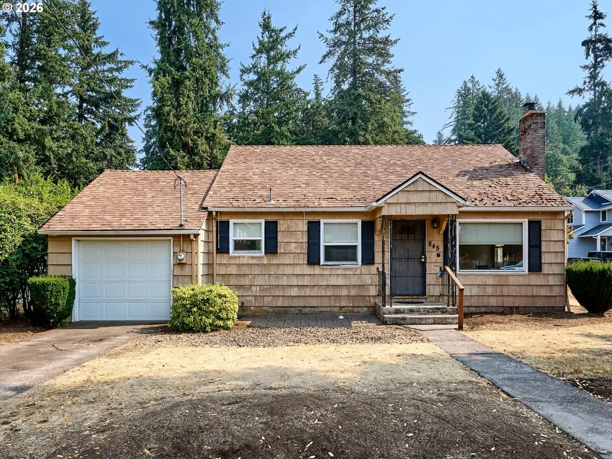845 S Water St, Silverton, OR 97381 - #1