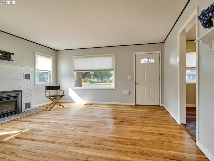 845 S Water St, Silverton, OR 97381 - #2