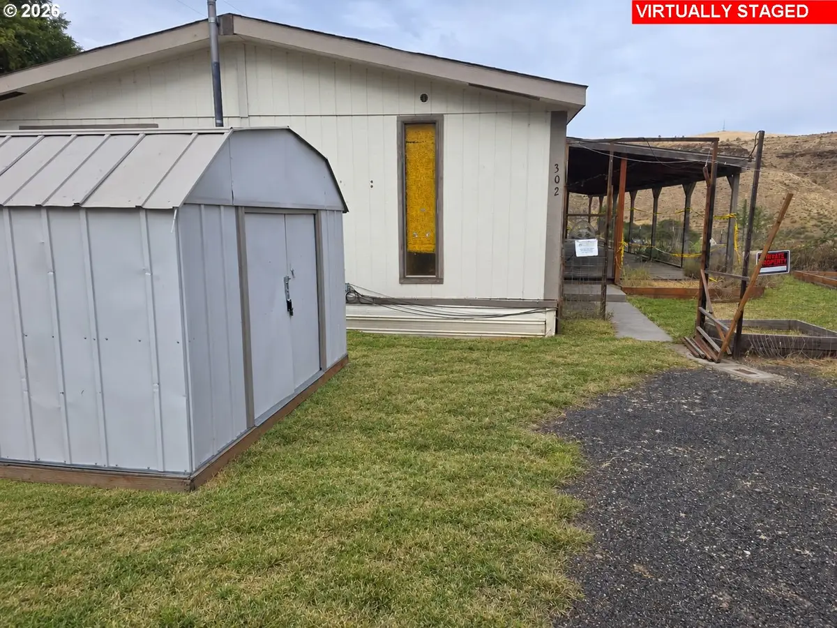 302 2nd St, Maupin, OR 97037 - #1