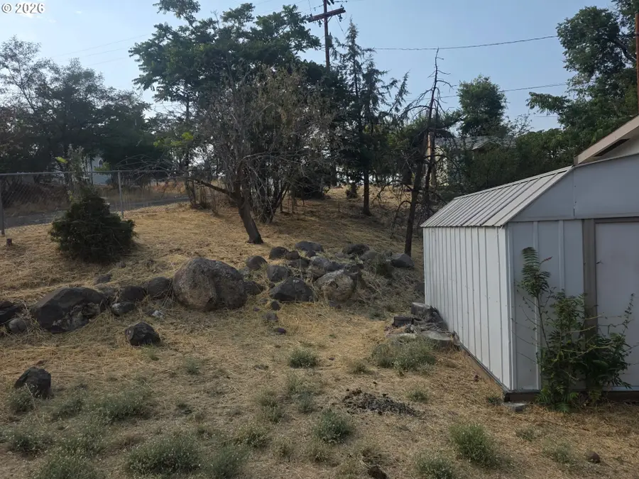 302 2nd St, Maupin, OR 97037 - #3