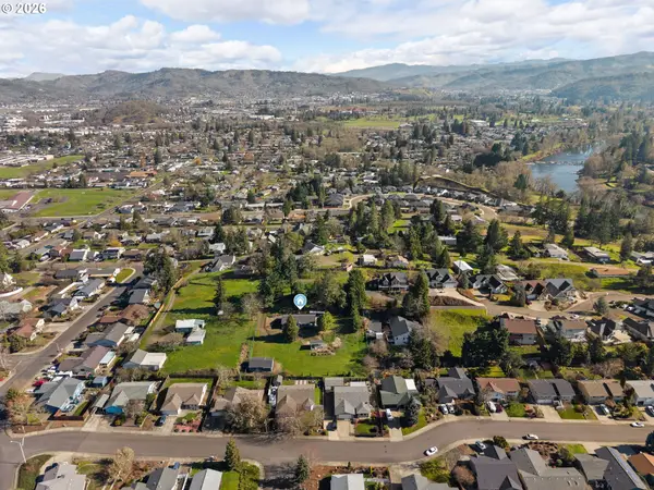 1378 NW Grove St, Roseburg, OR 97471