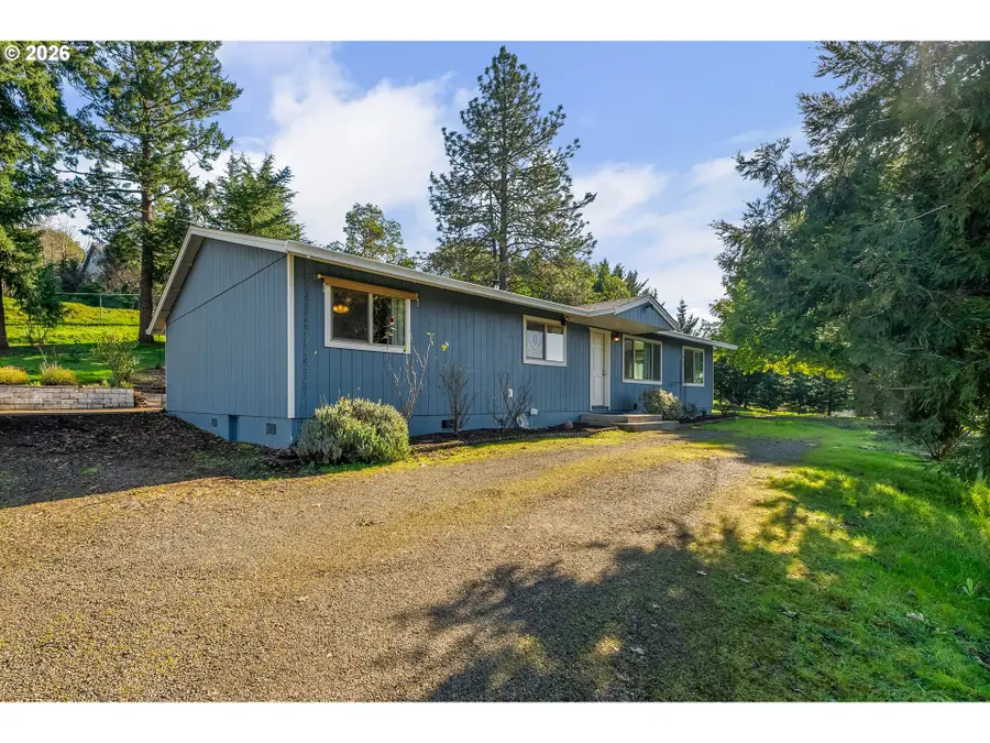 1378 NW Grove St, Roseburg, OR 97471 - #3