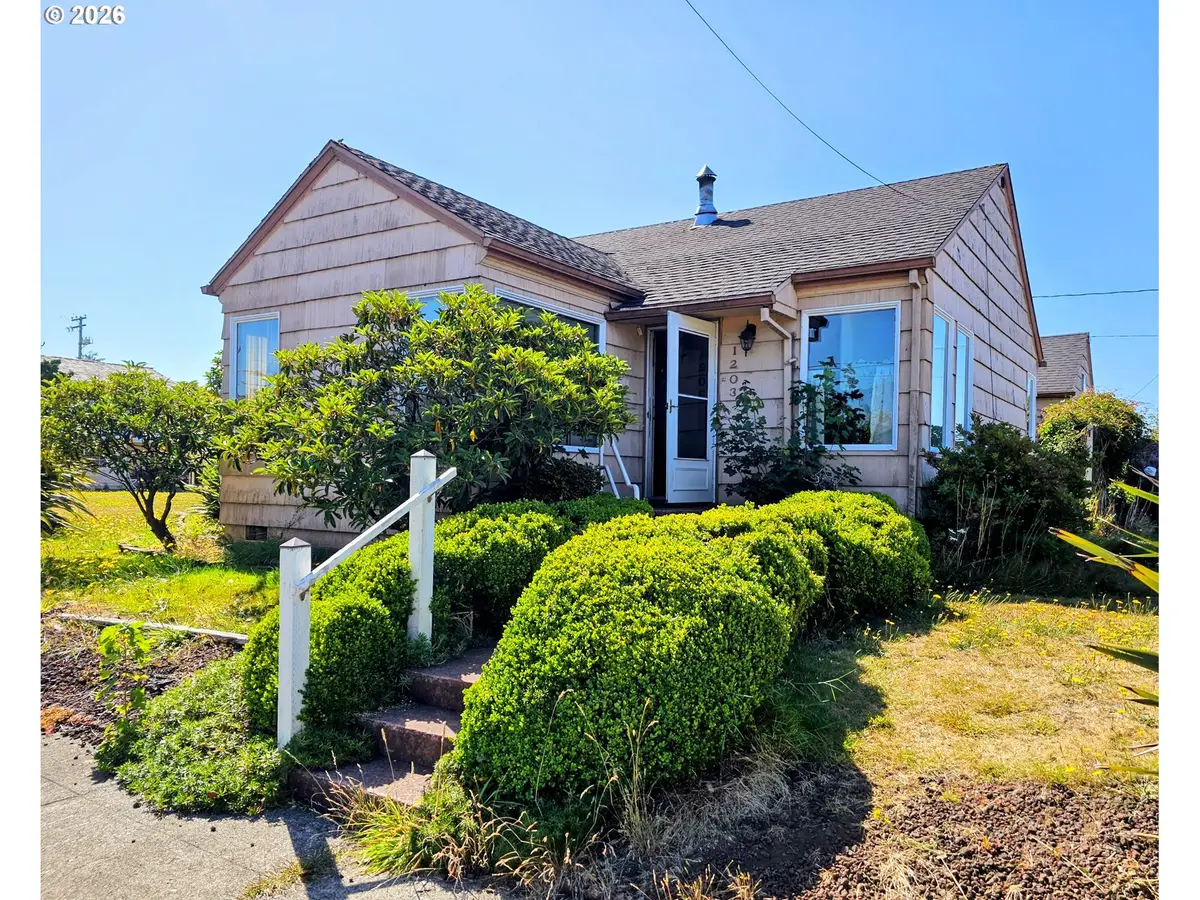 1203 3rd St, Tillamook, OR 97141 - #1