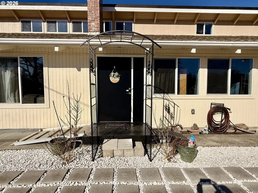 2580 Fir St, North Bend, OR 97459 - #2