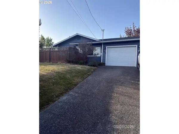 1086 Lewis St, NorthBend, OR 97459