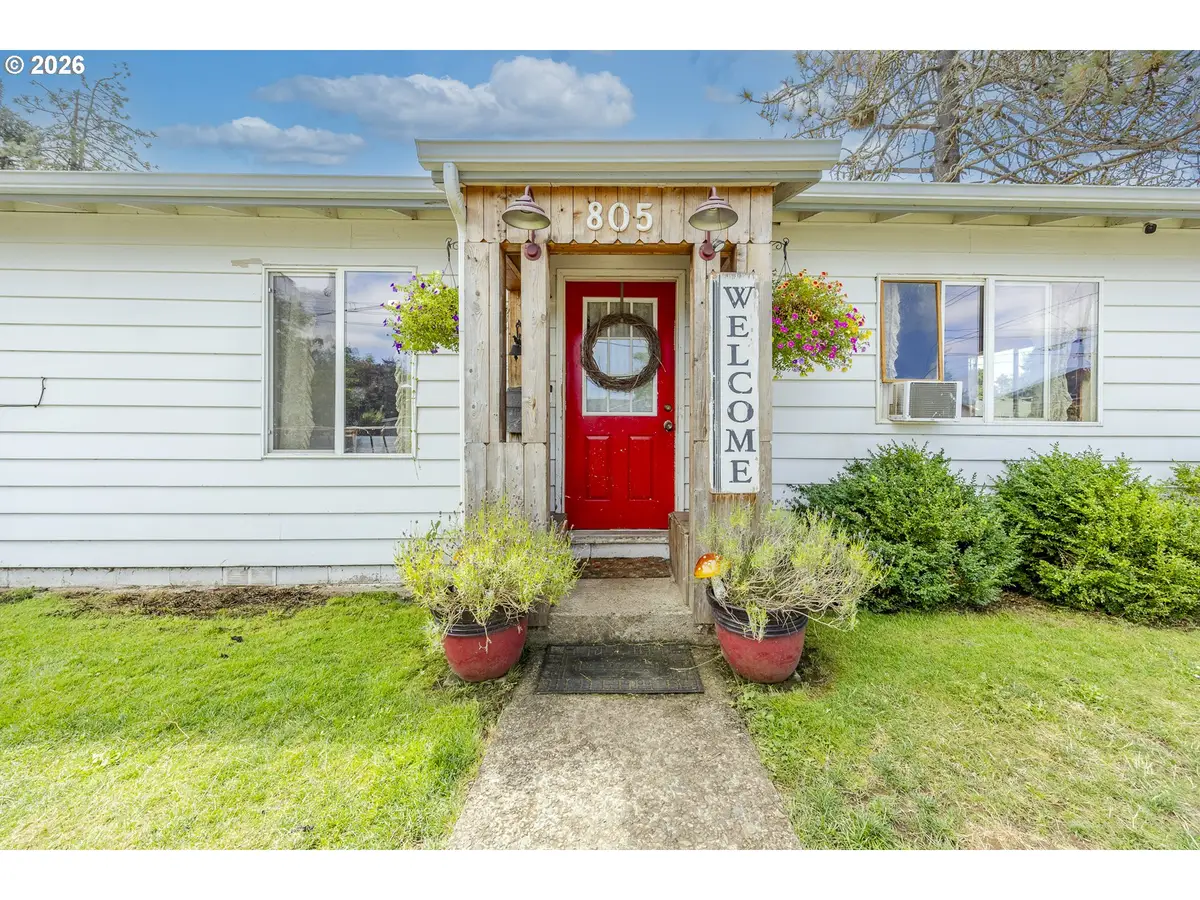 805 E Quincy Ave, Cottage Grove, OR 97424 - #1