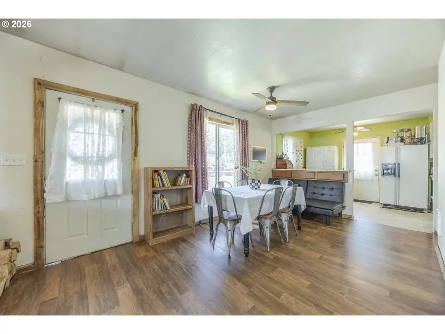 805 E Quincy Ave, Cottage Grove, OR 97424 - #3