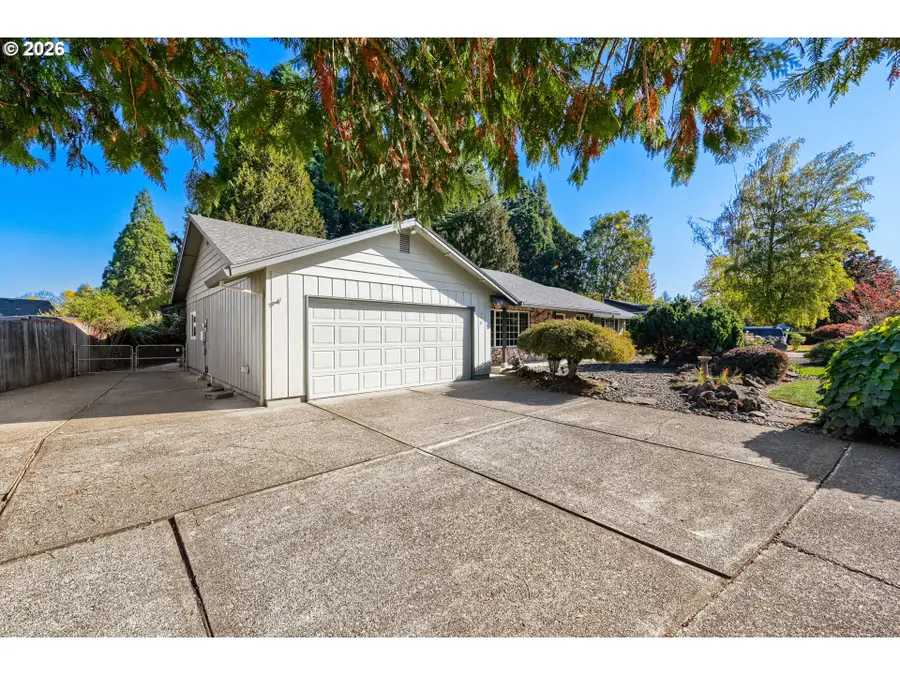 890 NE 6th Dr, Hillsboro, OR 97124 - #2